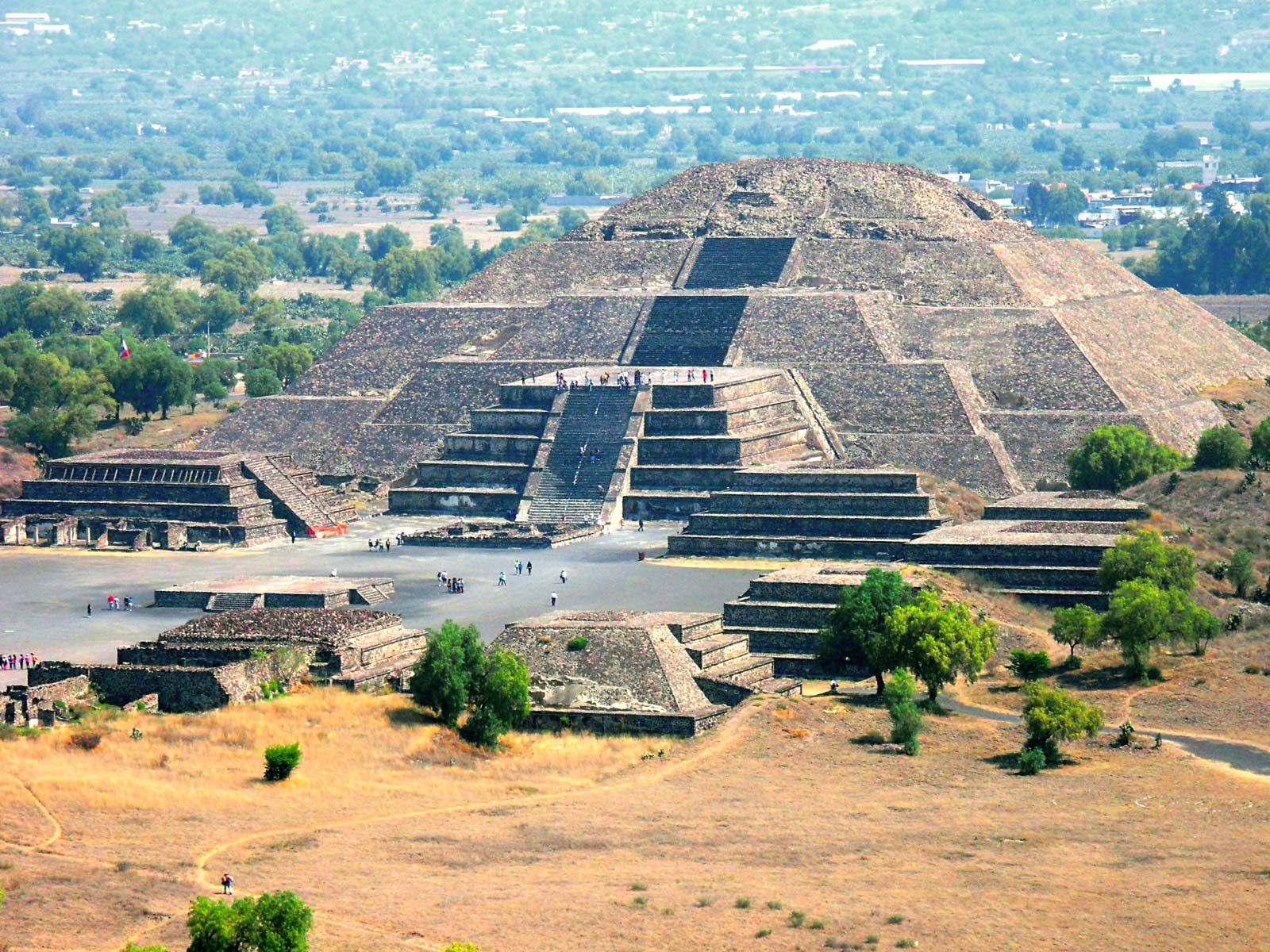 Pyramid-Moon-Teotihuacan-Mexico
